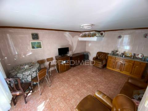 Moradia no centro da vila de alpalhão