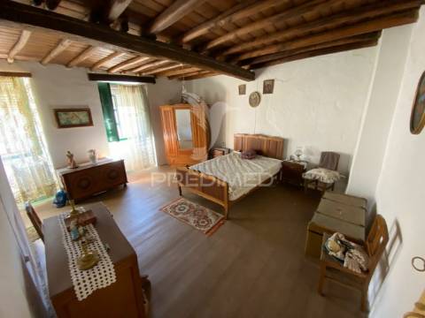 Moradia no centro da vila de alpalhão