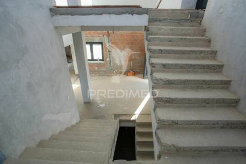 Terreno com moradia t6 no murtal- eiras-coimbra