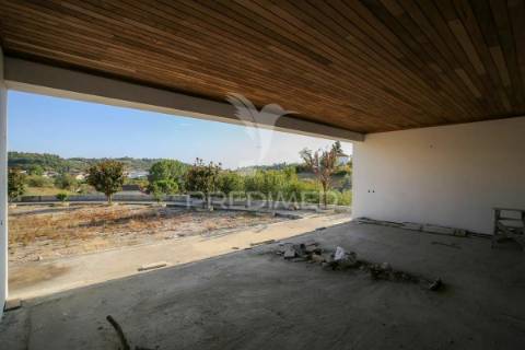 Terreno com moradia t6 no murtal- eiras-coimbra