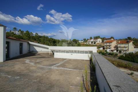 Terreno com moradia t6 no murtal- eiras-coimbra