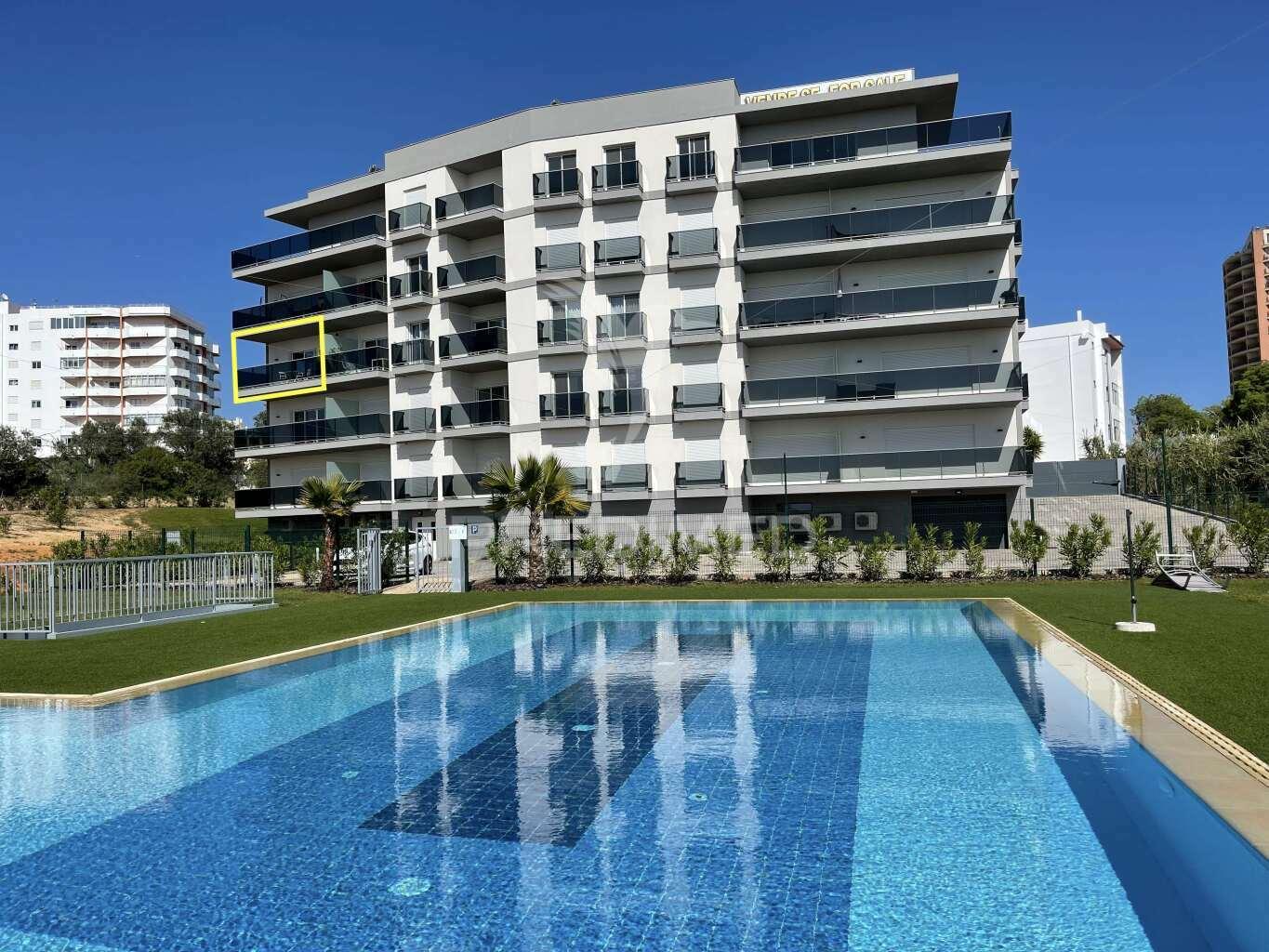 Novo t2 condomínio privado piscina e vista mar