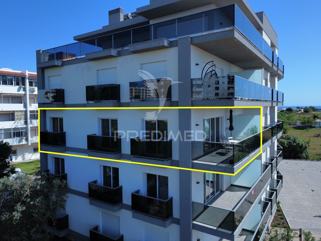 Novo t2 condomínio privado piscina e vista mar