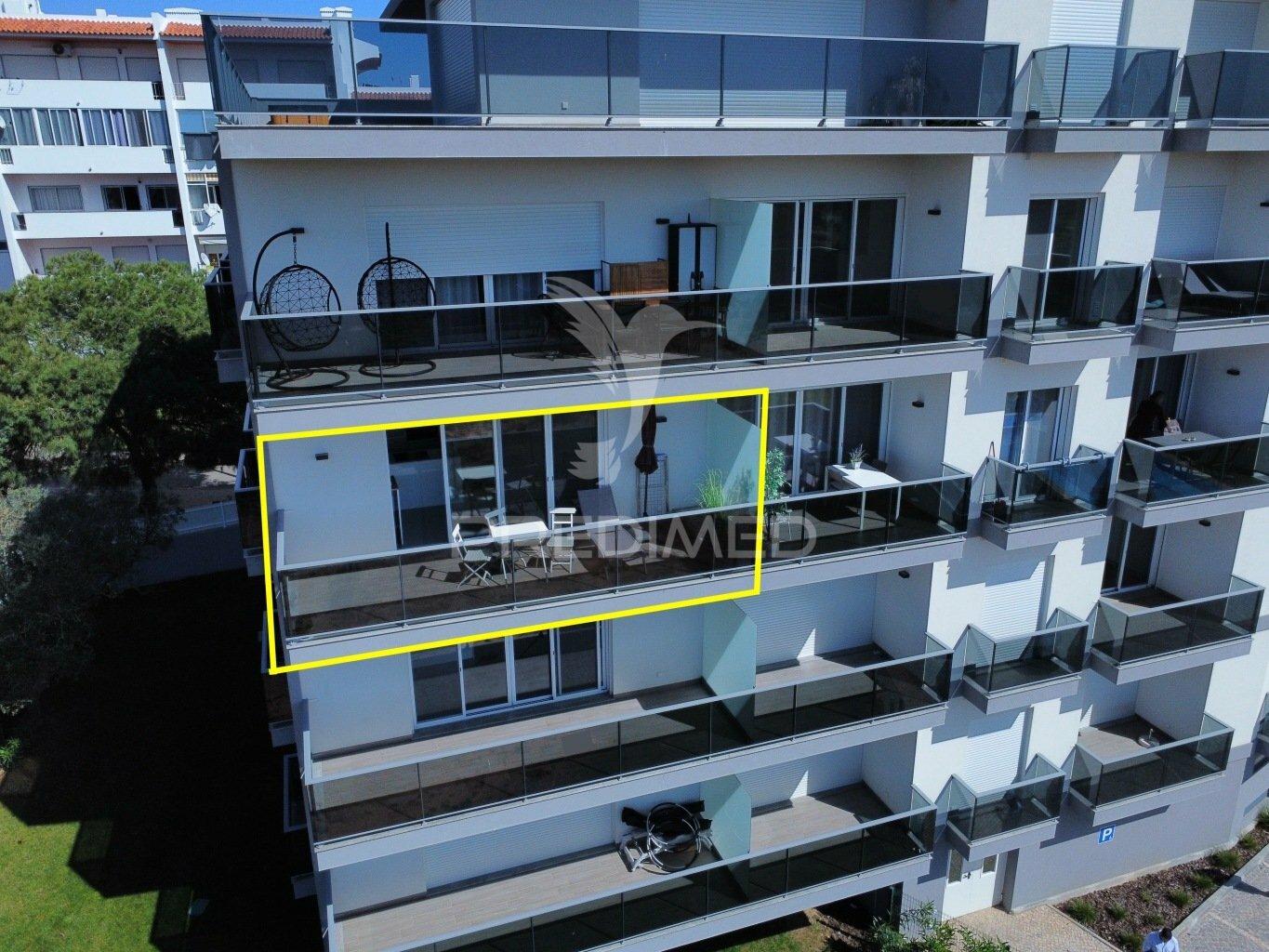 Novo t2 condomínio privado piscina e vista mar