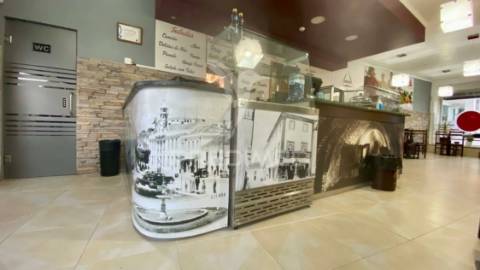 Pastelaria com sala de refeições em rio maior