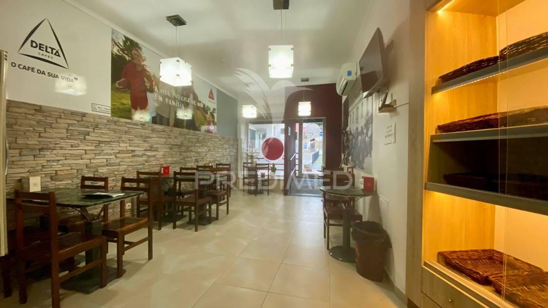 Pastelaria com sala de refeições em rio maior