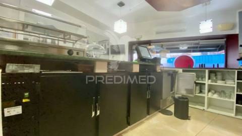 Pastelaria com sala de refeições em rio maior