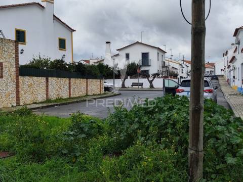 Terreno urbano de 1330m2 com projeto para moradia de 265m2