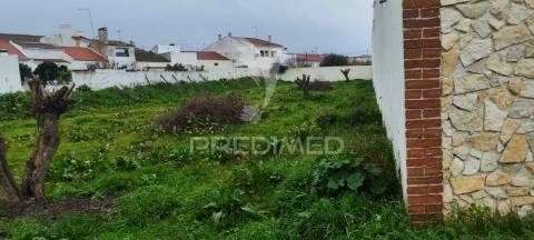 Terreno urbano de 1330m2 com projeto para moradia de 265m2