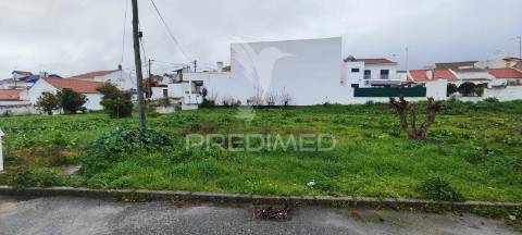 Terreno urbano de 1330m2 com projeto para moradia de 265m2