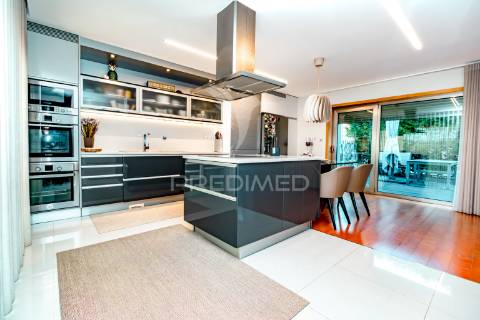 Moradia de luxo em zona premium - falperra, braga