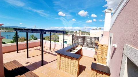 **fabuloso penthouse t3 com vista deslumbrante para o rio arade**