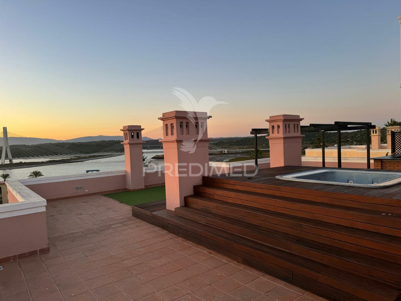 **fabuloso penthouse t3 com vista deslumbrante para o rio arade**