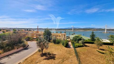 **fabuloso penthouse t3 com vista deslumbrante para o rio arade**