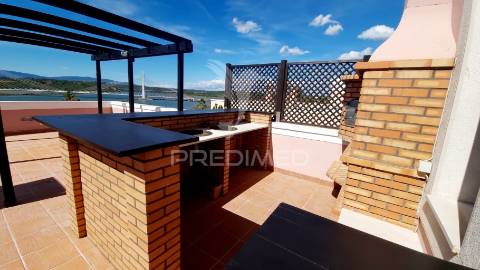 **fabuloso penthouse t3 com vista deslumbrante para o rio arade**