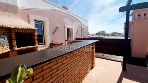 **fabuloso penthouse t3 com vista deslumbrante para o rio arade**