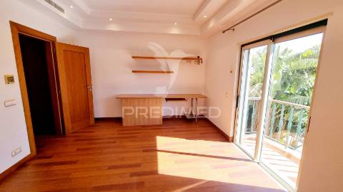 **fabuloso penthouse t3 com vista deslumbrante para o rio arade**