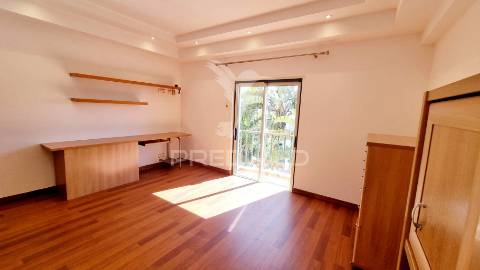 **fabuloso penthouse t3 com vista deslumbrante para o rio arade**