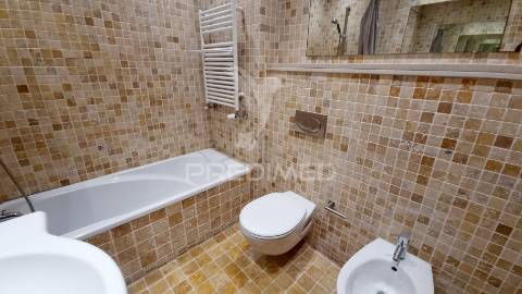 **fabuloso penthouse t3 com vista deslumbrante para o rio arade**