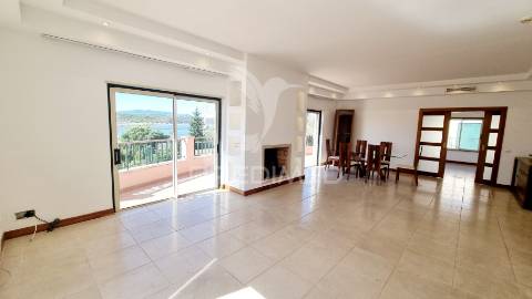 **fabuloso penthouse t3 com vista deslumbrante para o rio arade**