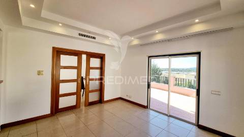**fabuloso penthouse t3 com vista deslumbrante para o rio arade**