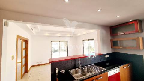**fabuloso penthouse t3 com vista deslumbrante para o rio arade**