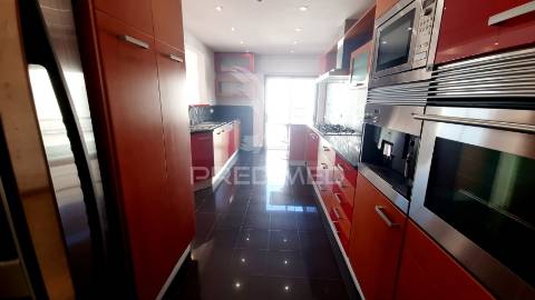 **fabuloso penthouse t3 com vista deslumbrante para o rio arade**