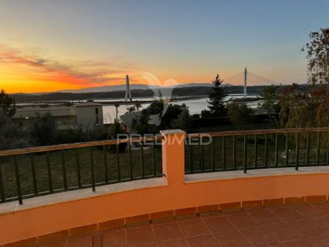 **fabuloso penthouse t3 com vista deslumbrante para o rio arade**