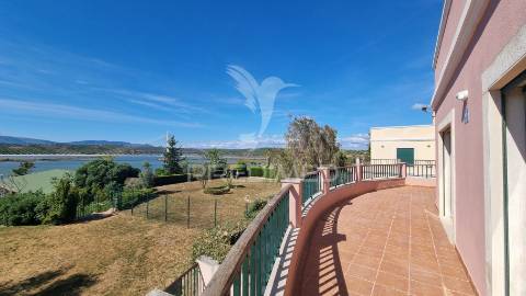 **fabuloso penthouse t3 com vista deslumbrante para o rio arade**