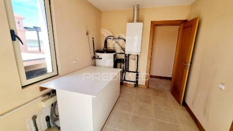 **fabuloso penthouse t3 com vista deslumbrante para o rio arade**