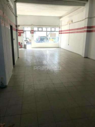 Loja  em portimão em local com serviços comerciais diversos