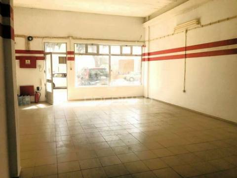 Loja  em portimão em local com serviços comerciais diversos