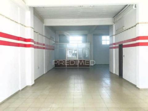 Loja  em portimão em local com serviços comerciais diversos