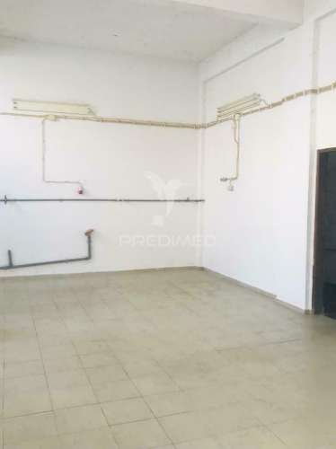 Loja  em portimão em local com serviços comerciais diversos