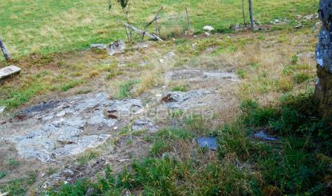 Casa em pedra c/ terreno para recuperar a 12 kms de vila real