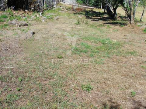 Casa em pedra c/ terreno para recuperar a 12 kms de vila real