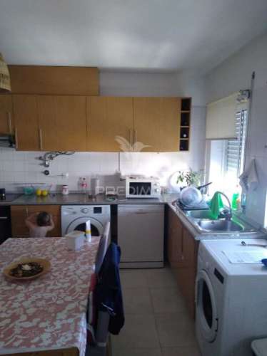 Apartamento t2 + 1  ratinha