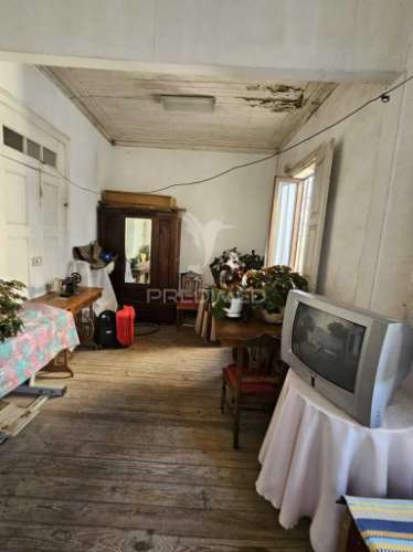 Moradia para restauro em silvares (s. martinho) - fafe