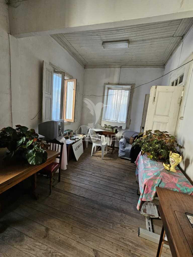 Moradia para restauro em silvares (s. martinho) - fafe