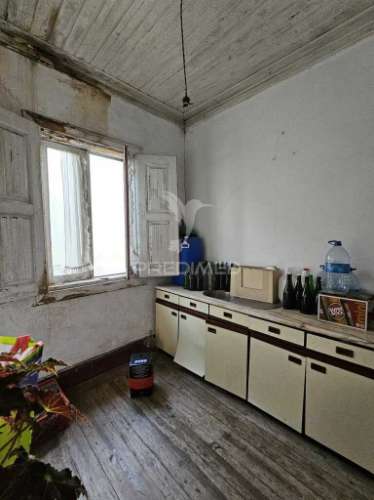 Moradia para restauro em silvares (s. martinho) - fafe