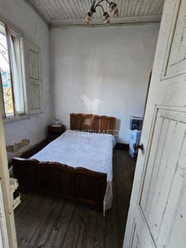 Moradia para restauro em silvares (s. martinho) - fafe