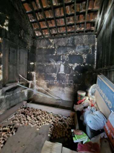 Moradia para restauro em silvares (s. martinho) - fafe