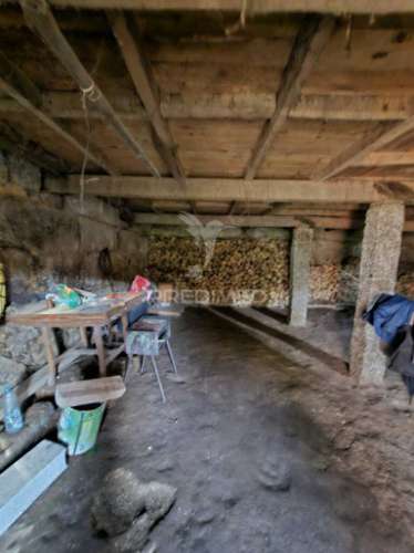 Moradia para restauro em silvares (s. martinho) - fafe