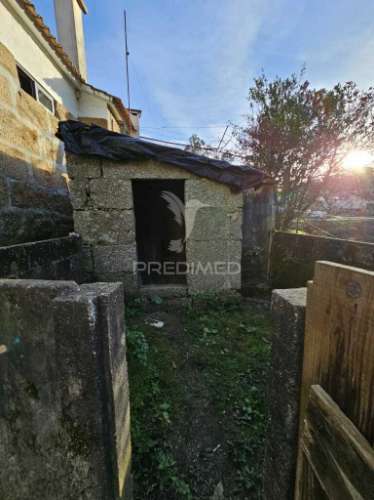 Moradia para restauro em silvares (s. martinho) - fafe