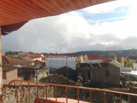 Casa antiga p/recuperar a 7 kms de murça