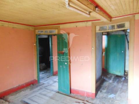Casa antiga p/recuperar a 7 kms de murça