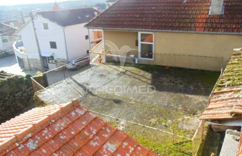 Casa antiga p/recuperar a 7 kms de murça
