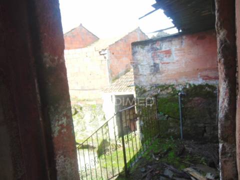 Casa antiga p/recuperar a 7 kms de murça