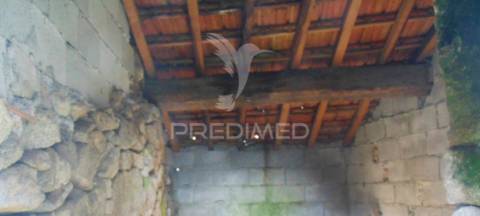 Casa antiga p/recuperar a 7 kms de murça