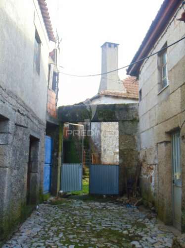 Casa antiga p/recuperar a 7 kms de murça